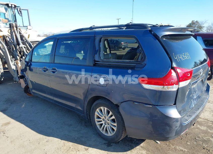 Photo 3 of 2013 Toyota Sienna XLE V6 8 PASSENGER (VIN 5TDYK3DC6DS401140)