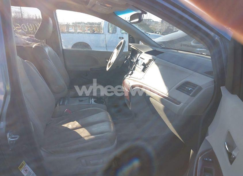 Photo 5 of 2013 Toyota Sienna XLE V6 8 PASSENGER (VIN 5TDYK3DC6DS401140)