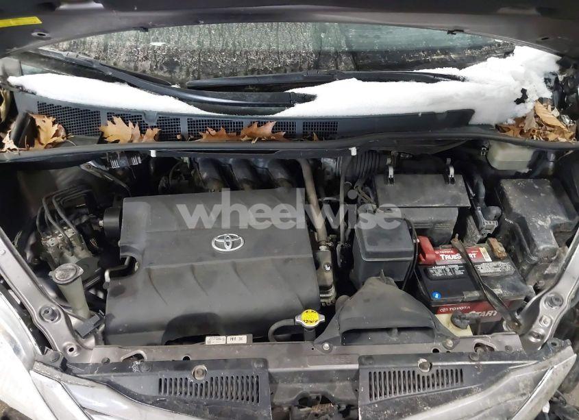 Photo 10 of 2014 Toyota Sienna XLE V6 8 PASSENGER (VIN 5TDYK3DC6ES410602)