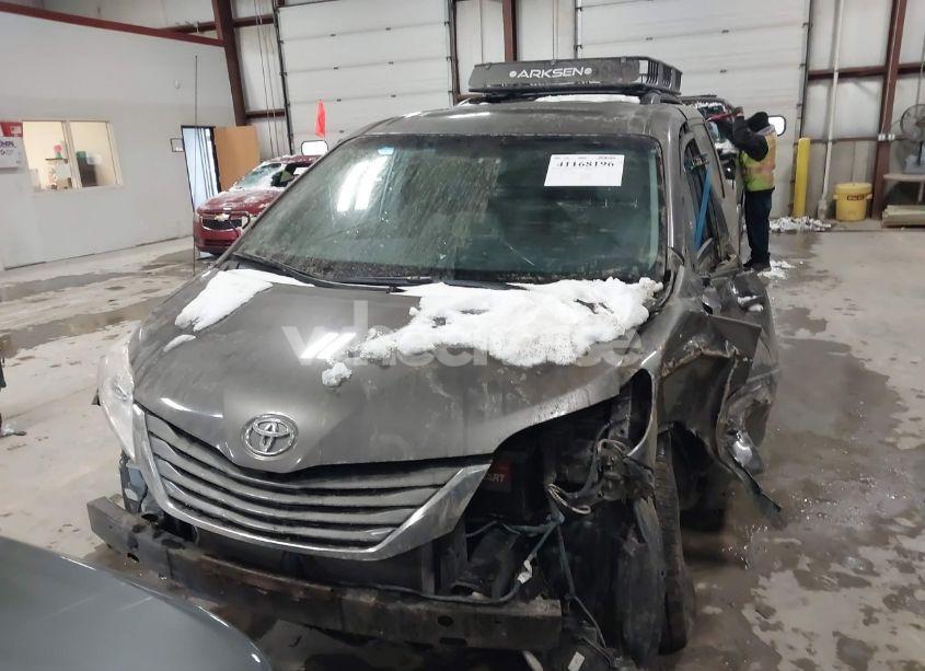 Photo 13 of 2014 Toyota Sienna XLE V6 8 PASSENGER (VIN 5TDYK3DC6ES410602)