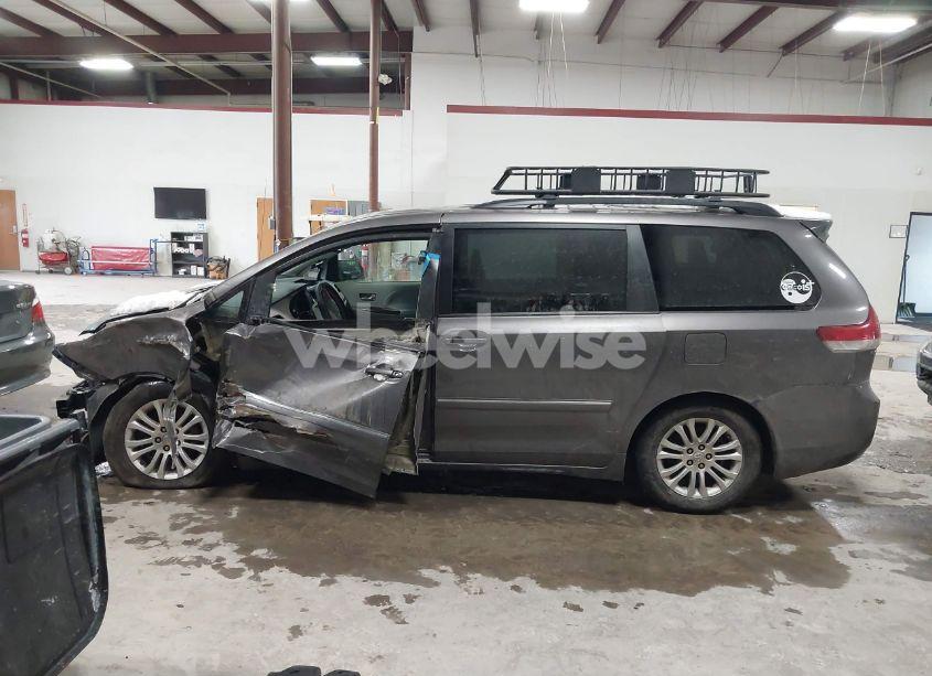 Photo 15 of 2014 Toyota Sienna XLE V6 8 PASSENGER (VIN 5TDYK3DC6ES410602)
