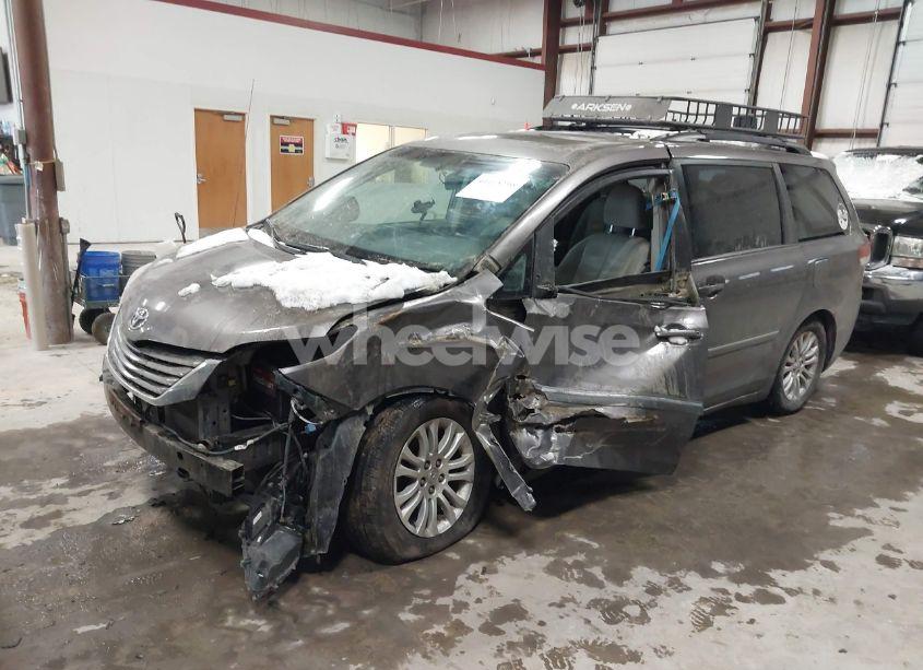 Photo 2 of 2014 Toyota Sienna XLE V6 8 PASSENGER (VIN 5TDYK3DC6ES410602)