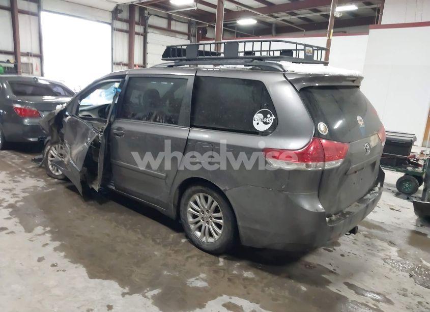 Photo 3 of 2014 Toyota Sienna XLE V6 8 PASSENGER (VIN 5TDYK3DC6ES410602)