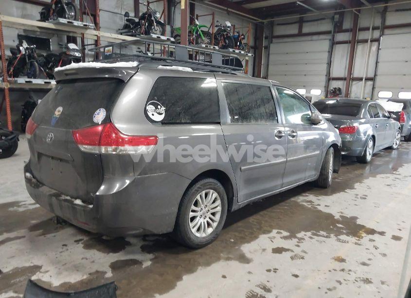 Photo 4 of 2014 Toyota Sienna XLE V6 8 PASSENGER (VIN 5TDYK3DC6ES410602)