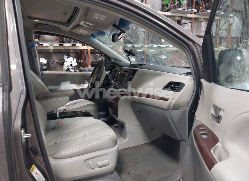 Photo 5 of 2014 Toyota Sienna XLE V6 8 PASSENGER (VIN 5TDYK3DC6ES410602)