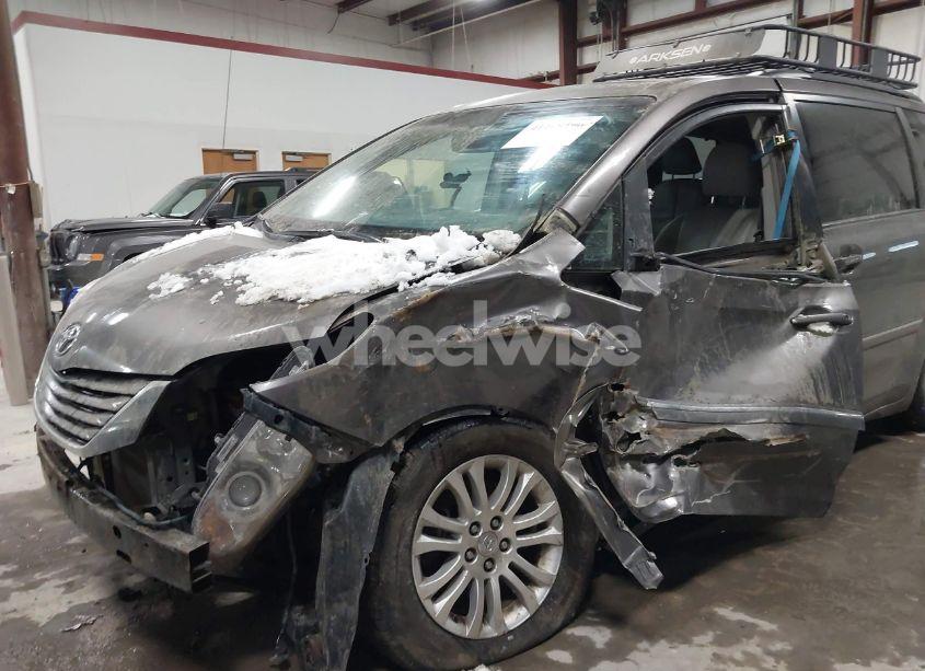 Photo 6 of 2014 Toyota Sienna XLE V6 8 PASSENGER (VIN 5TDYK3DC6ES410602)