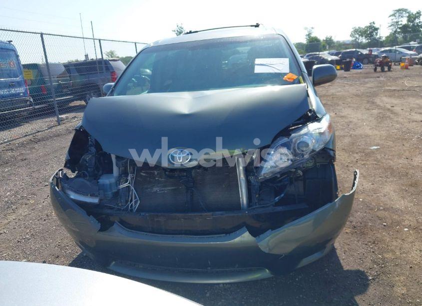 Photo 13 of 2014 Toyota Sienna XLE V6 8 PASSENGER (VIN 5TDYK3DC6ES414892)
