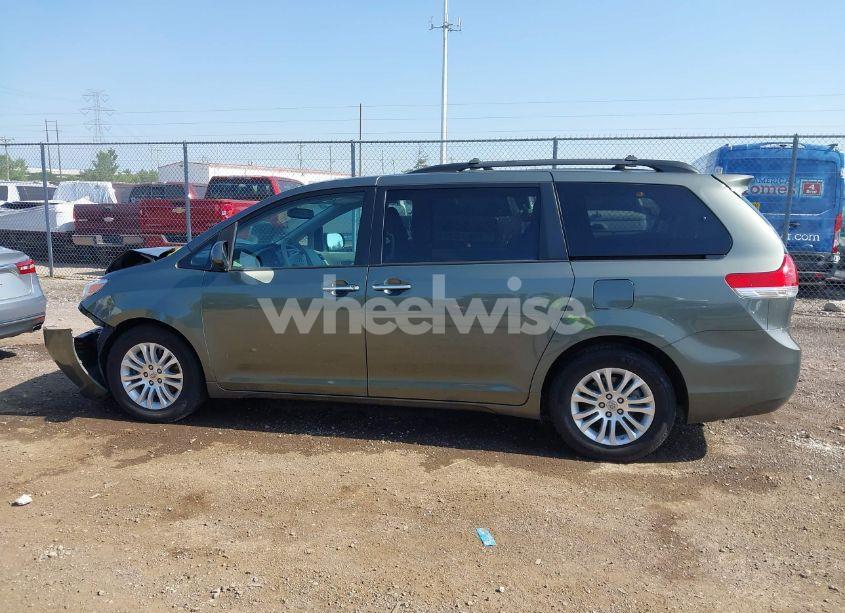 Photo 15 of 2014 Toyota Sienna XLE V6 8 PASSENGER (VIN 5TDYK3DC6ES414892)