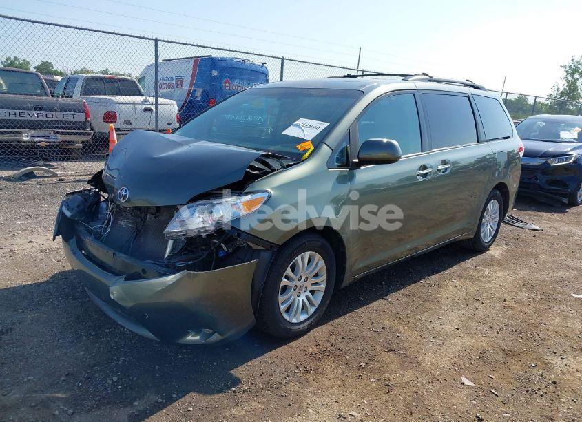 Photo 2 of 2014 Toyota Sienna XLE V6 8 PASSENGER (VIN 5TDYK3DC6ES414892)