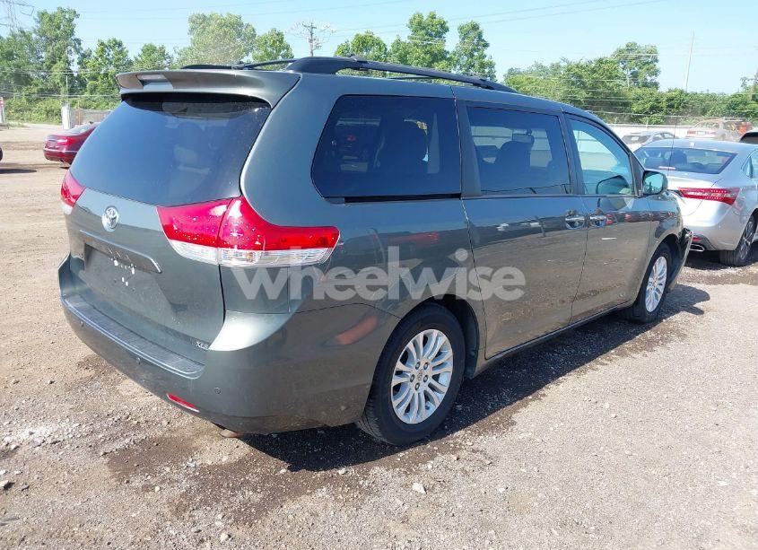 Photo 4 of 2014 Toyota Sienna XLE V6 8 PASSENGER (VIN 5TDYK3DC6ES414892)