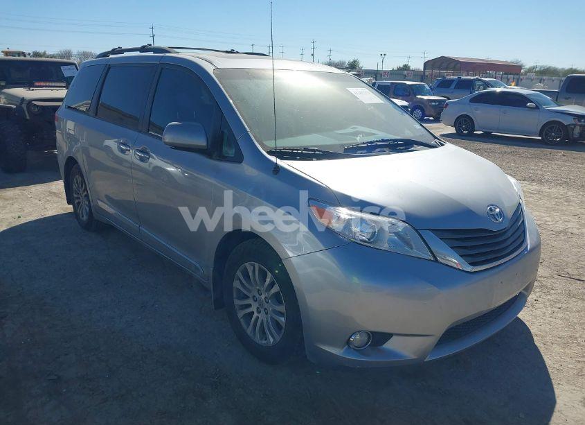 2014 Toyota Sienna XLE/LIMITED (VIN 5TDYK3DC6ES420613) main photo