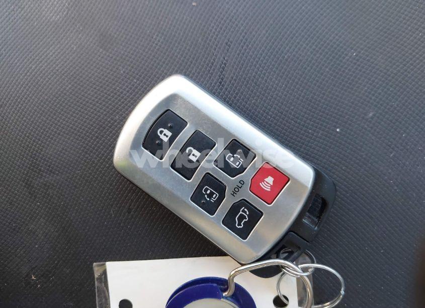 Photo 11 of 2014 Toyota Sienna XLE/LIMITED (VIN 5TDYK3DC6ES420613)