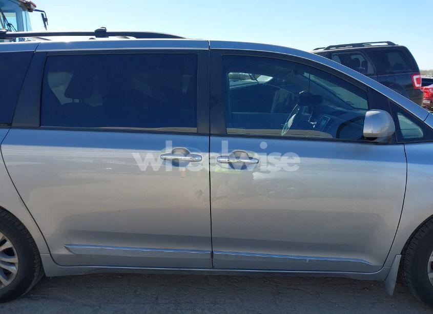 Photo 13 of 2014 Toyota Sienna XLE/LIMITED (VIN 5TDYK3DC6ES420613)