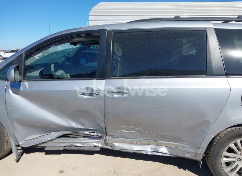 Photo 14 of 2014 Toyota Sienna XLE/LIMITED (VIN 5TDYK3DC6ES420613)