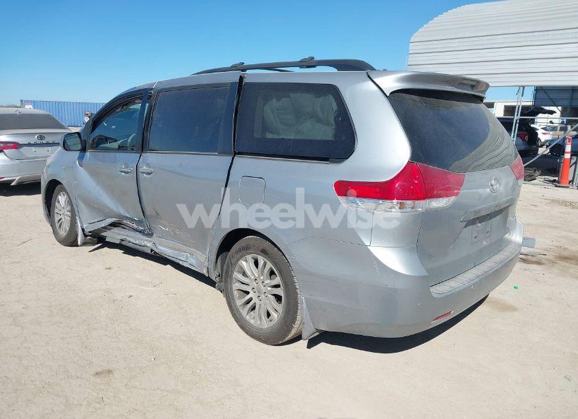 Photo 3 of 2014 Toyota Sienna XLE/LIMITED (VIN 5TDYK3DC6ES420613)