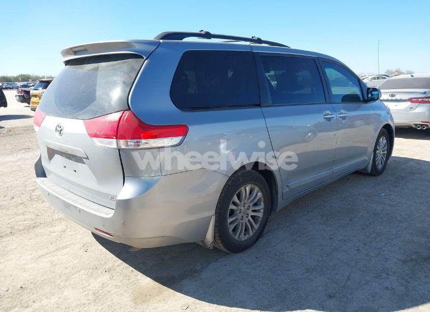 Photo 4 of 2014 Toyota Sienna XLE/LIMITED (VIN 5TDYK3DC6ES420613)