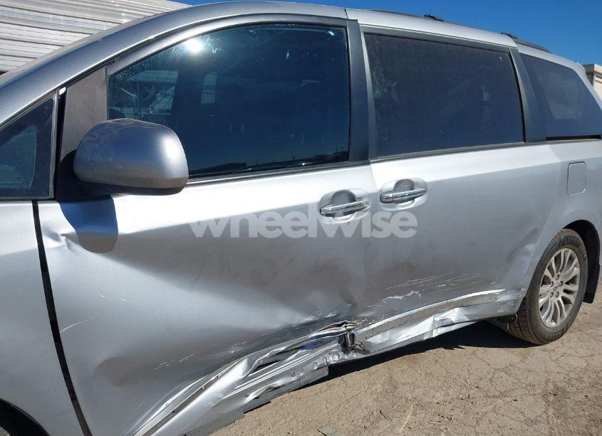 Photo 6 of 2014 Toyota Sienna XLE/LIMITED (VIN 5TDYK3DC6ES420613)