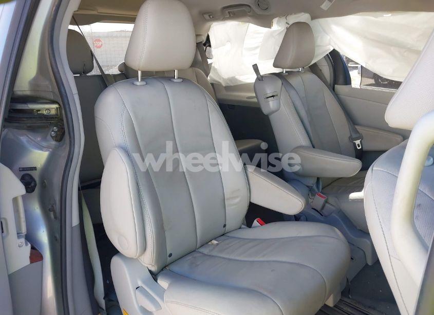 Photo 8 of 2014 Toyota Sienna XLE/LIMITED (VIN 5TDYK3DC6ES420613)
