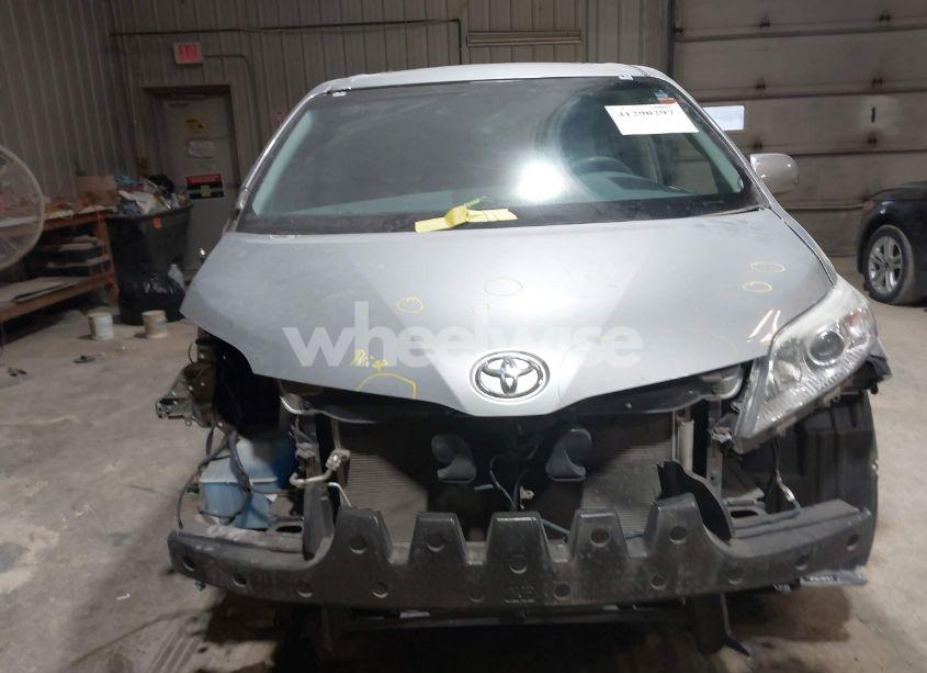 Photo 13 of 2014 Toyota Sienna XLE V6 8 PASSENGER (VIN 5TDYK3DC6ES444443)
