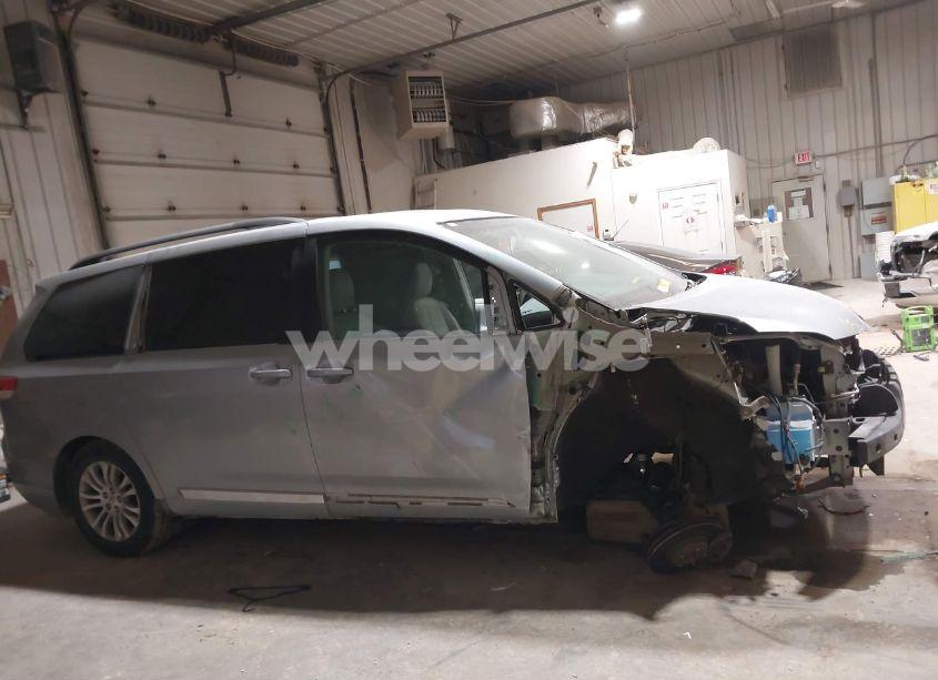 Photo 14 of 2014 Toyota Sienna XLE V6 8 PASSENGER (VIN 5TDYK3DC6ES444443)
