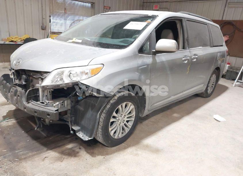Photo 2 of 2014 Toyota Sienna XLE V6 8 PASSENGER (VIN 5TDYK3DC6ES444443)