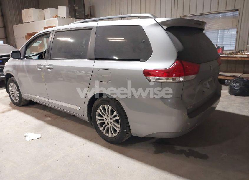 Photo 3 of 2014 Toyota Sienna XLE V6 8 PASSENGER (VIN 5TDYK3DC6ES444443)