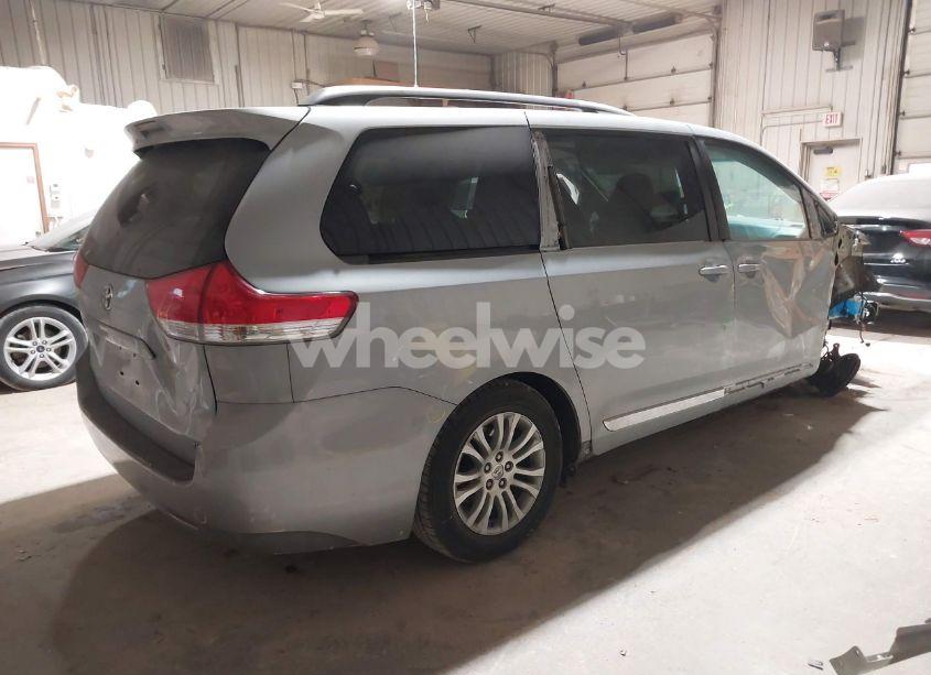 Photo 4 of 2014 Toyota Sienna XLE V6 8 PASSENGER (VIN 5TDYK3DC6ES444443)