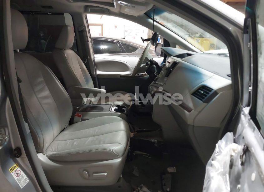 Photo 5 of 2014 Toyota Sienna XLE V6 8 PASSENGER (VIN 5TDYK3DC6ES444443)