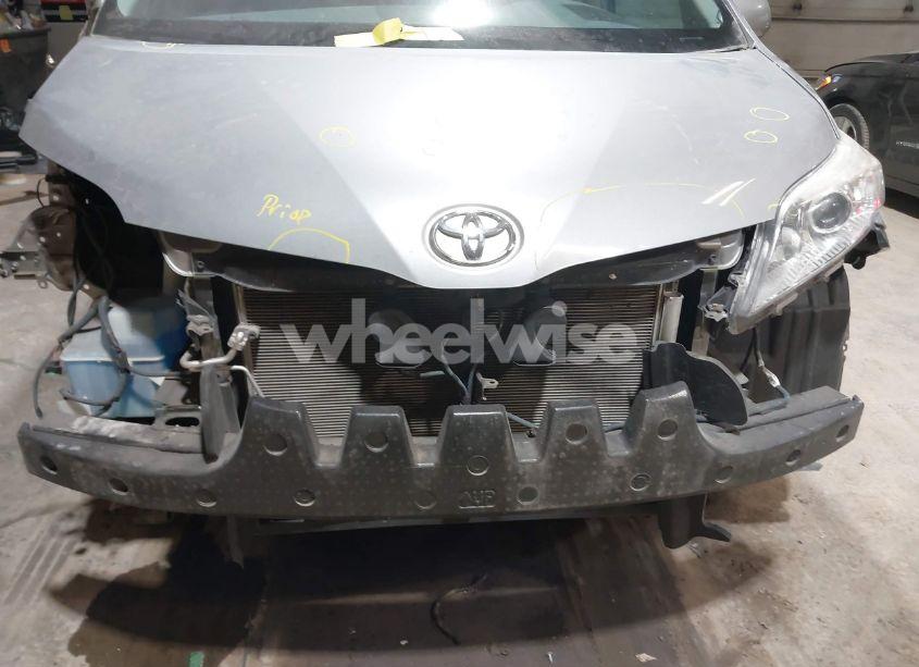 Photo 6 of 2014 Toyota Sienna XLE V6 8 PASSENGER (VIN 5TDYK3DC6ES444443)