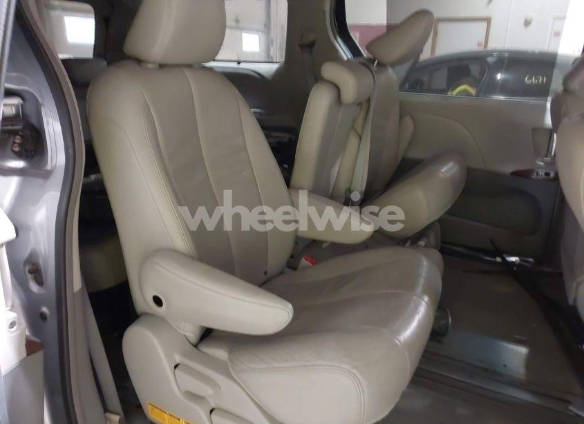 Photo 8 of 2014 Toyota Sienna XLE V6 8 PASSENGER (VIN 5TDYK3DC6ES444443)