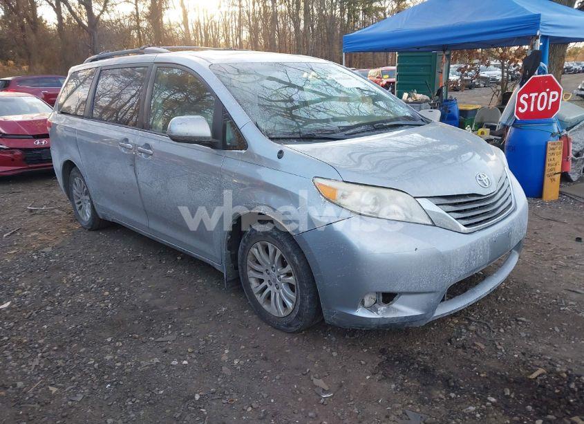 2014 Toyota Sienna XLE V6 8 PASSENGER (VIN 5TDYK3DC6ES450243) main photo