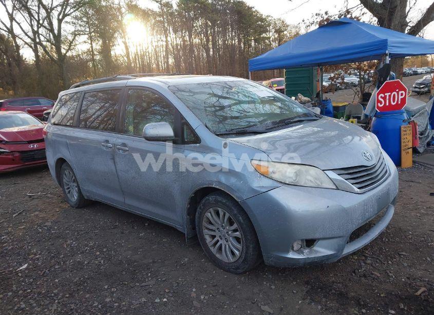 Photo 13 of 2014 Toyota Sienna XLE V6 8 PASSENGER (VIN 5TDYK3DC6ES450243)