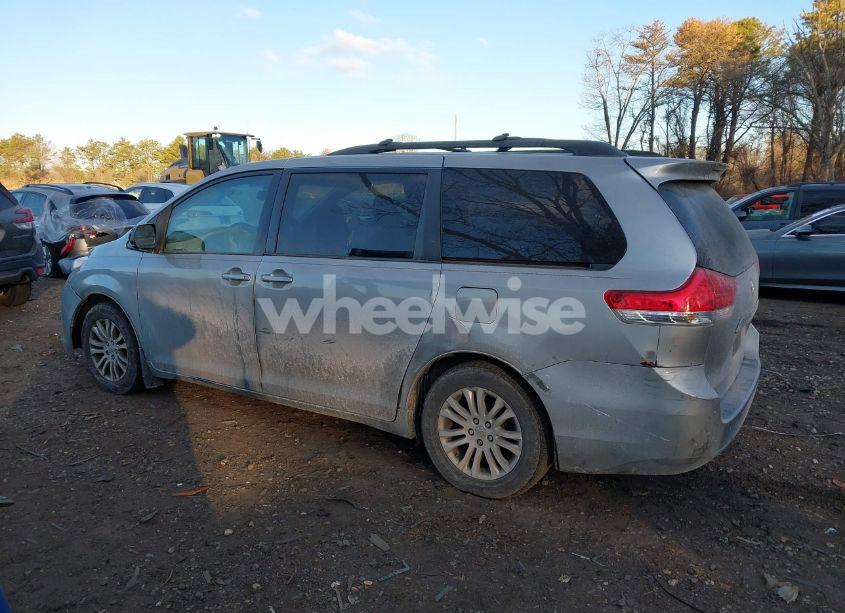 Photo 14 of 2014 Toyota Sienna XLE V6 8 PASSENGER (VIN 5TDYK3DC6ES450243)