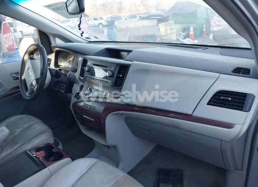 Photo 5 of 2014 Toyota Sienna XLE V6 8 PASSENGER (VIN 5TDYK3DC6ES450243)