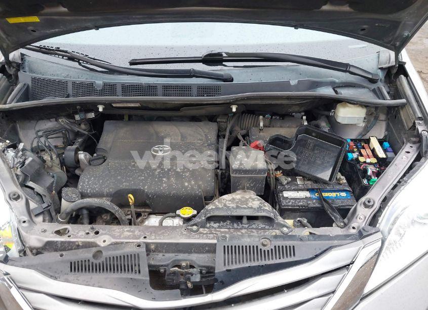 Photo 10 of 2014 Toyota Sienna XLE V6 8 PASSENGER (VIN 5TDYK3DC6ES454454)
