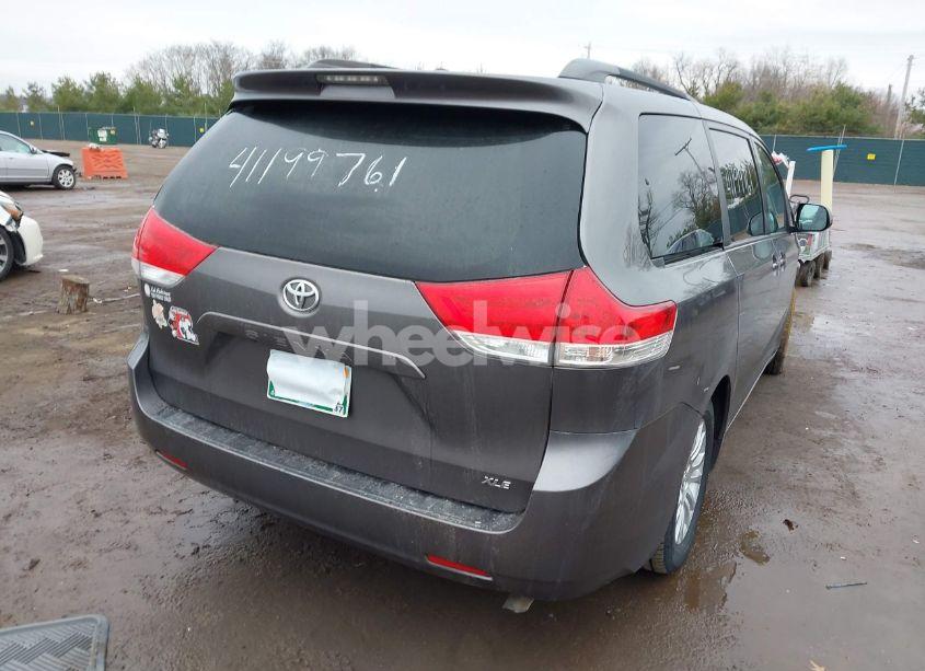 Photo 4 of 2014 Toyota Sienna XLE V6 8 PASSENGER (VIN 5TDYK3DC6ES454454)