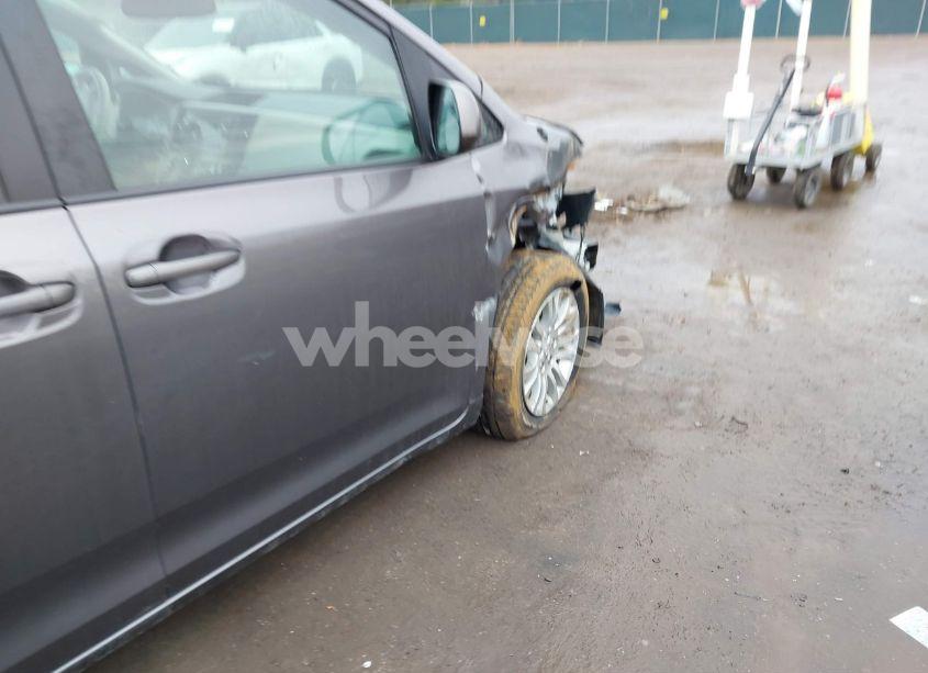 Photo 6 of 2014 Toyota Sienna XLE V6 8 PASSENGER (VIN 5TDYK3DC6ES454454)