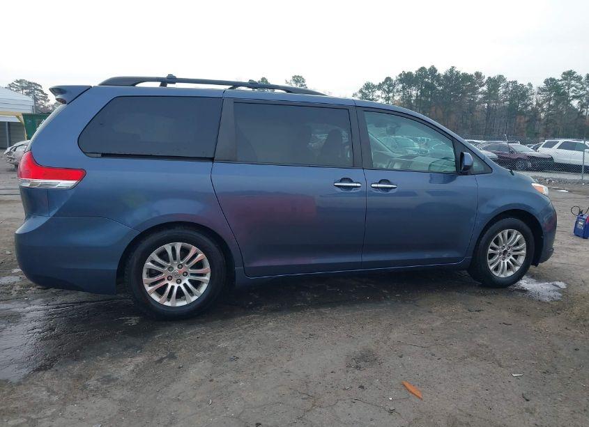 Photo 13 of 2014 Toyota Sienna XLE/LIMITED (VIN 5TDYK3DC6ES506178)