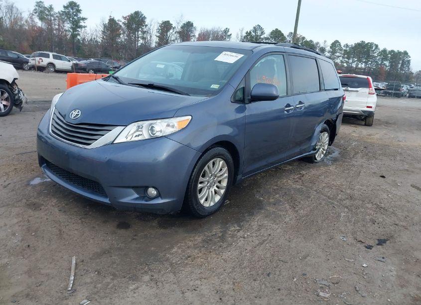 Photo 2 of 2014 Toyota Sienna XLE/LIMITED (VIN 5TDYK3DC6ES506178)