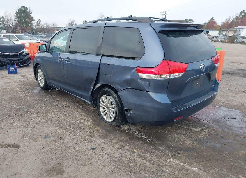 Photo 3 of 2014 Toyota Sienna XLE/LIMITED (VIN 5TDYK3DC6ES506178)