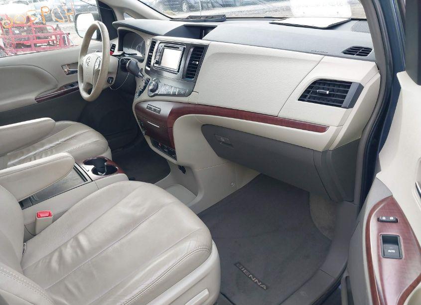 Photo 5 of 2014 Toyota Sienna XLE/LIMITED (VIN 5TDYK3DC6ES506178)
