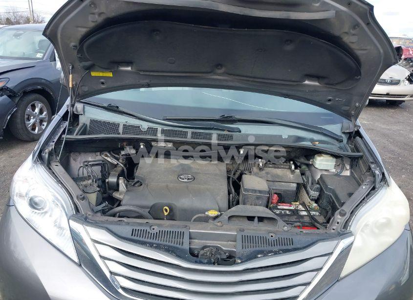 Photo 10 of 2014 Toyota Sienna XLE V6 8 PASSENGER (VIN 5TDYK3DC6ES514460)