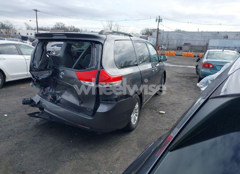 Photo 4 of 2014 Toyota Sienna XLE V6 8 PASSENGER (VIN 5TDYK3DC6ES514460)