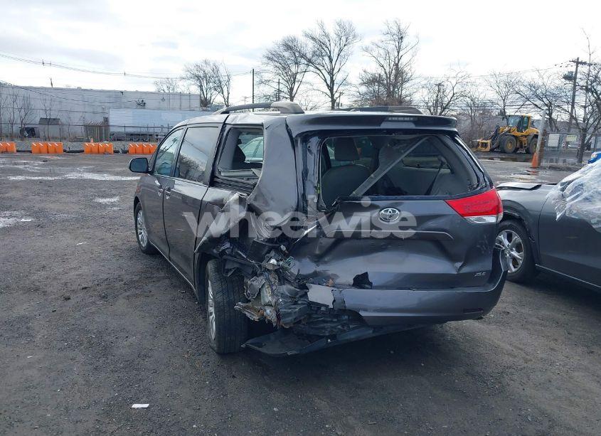 Photo 6 of 2014 Toyota Sienna XLE V6 8 PASSENGER (VIN 5TDYK3DC6ES514460)