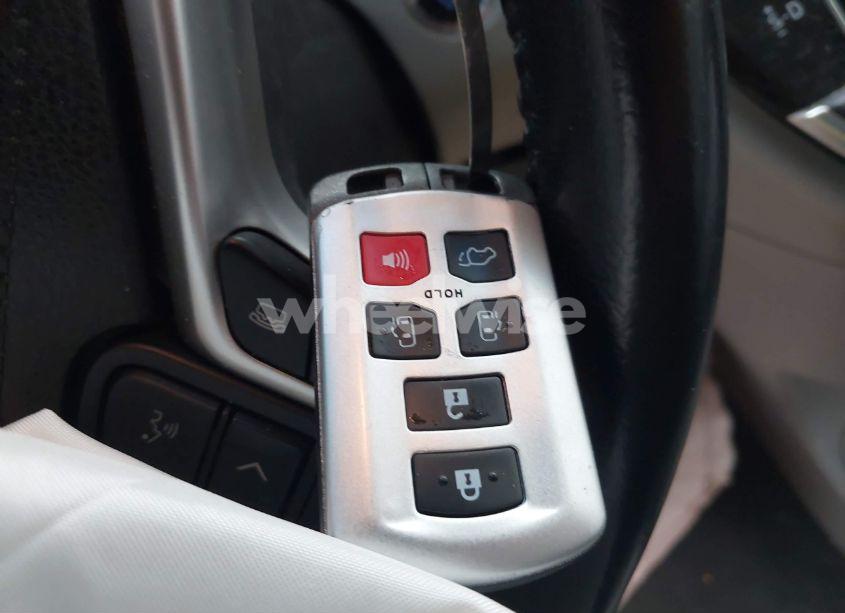 Photo 11 of 2015 Toyota Sienna XLE 8 PASSENGER (VIN 5TDYK3DC6FS582131)