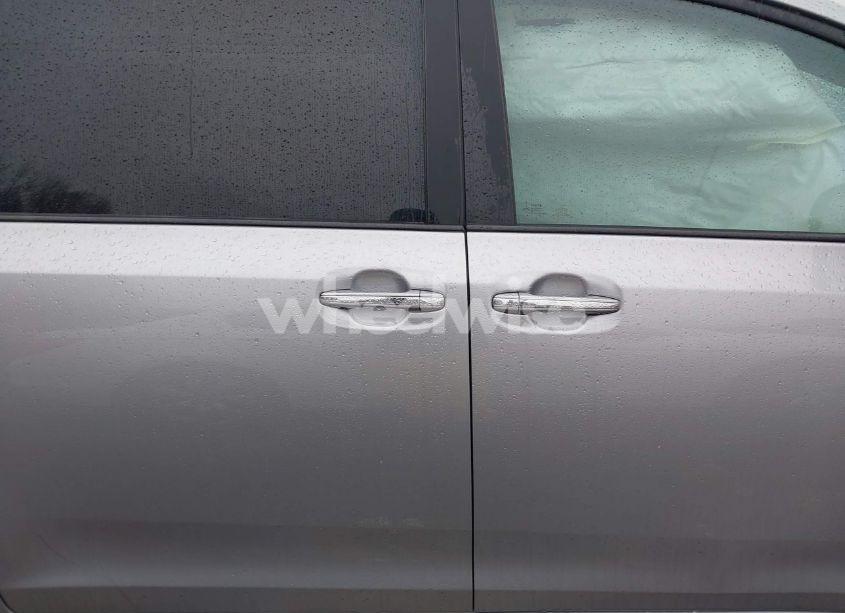 Photo 14 of 2015 Toyota Sienna XLE 8 PASSENGER (VIN 5TDYK3DC6FS582131)