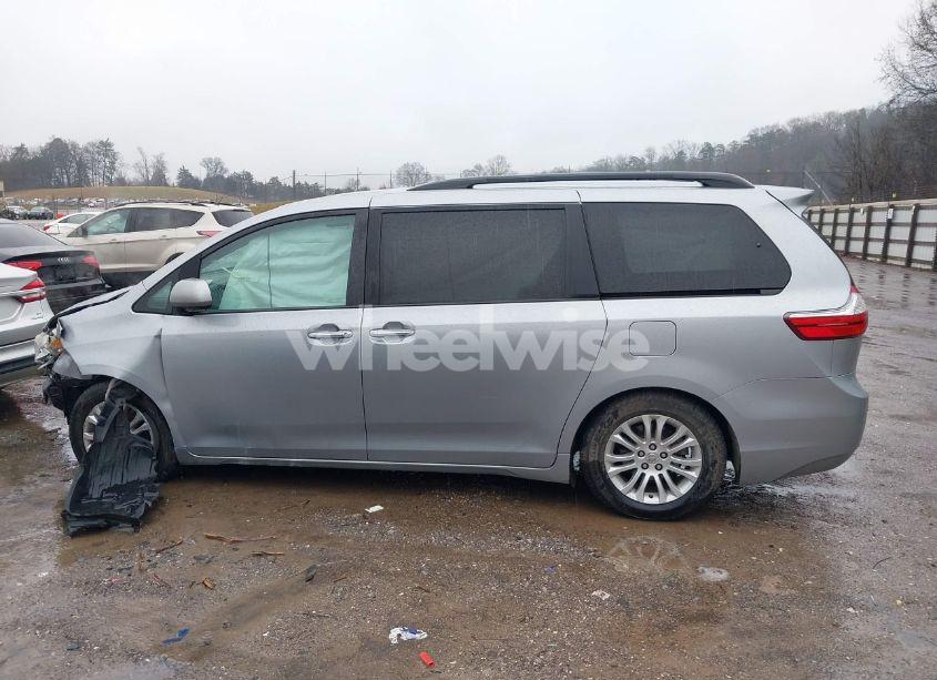 Photo 15 of 2015 Toyota Sienna XLE 8 PASSENGER (VIN 5TDYK3DC6FS582131)