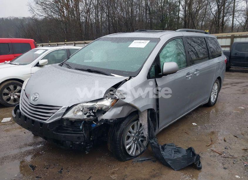 Photo 2 of 2015 Toyota Sienna XLE 8 PASSENGER (VIN 5TDYK3DC6FS582131)