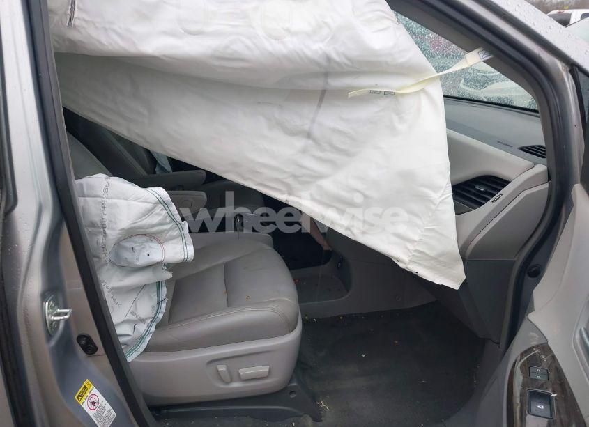 Photo 5 of 2015 Toyota Sienna XLE 8 PASSENGER (VIN 5TDYK3DC6FS582131)