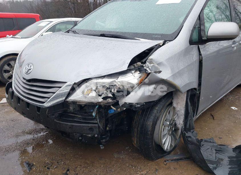 Photo 6 of 2015 Toyota Sienna XLE 8 PASSENGER (VIN 5TDYK3DC6FS582131)